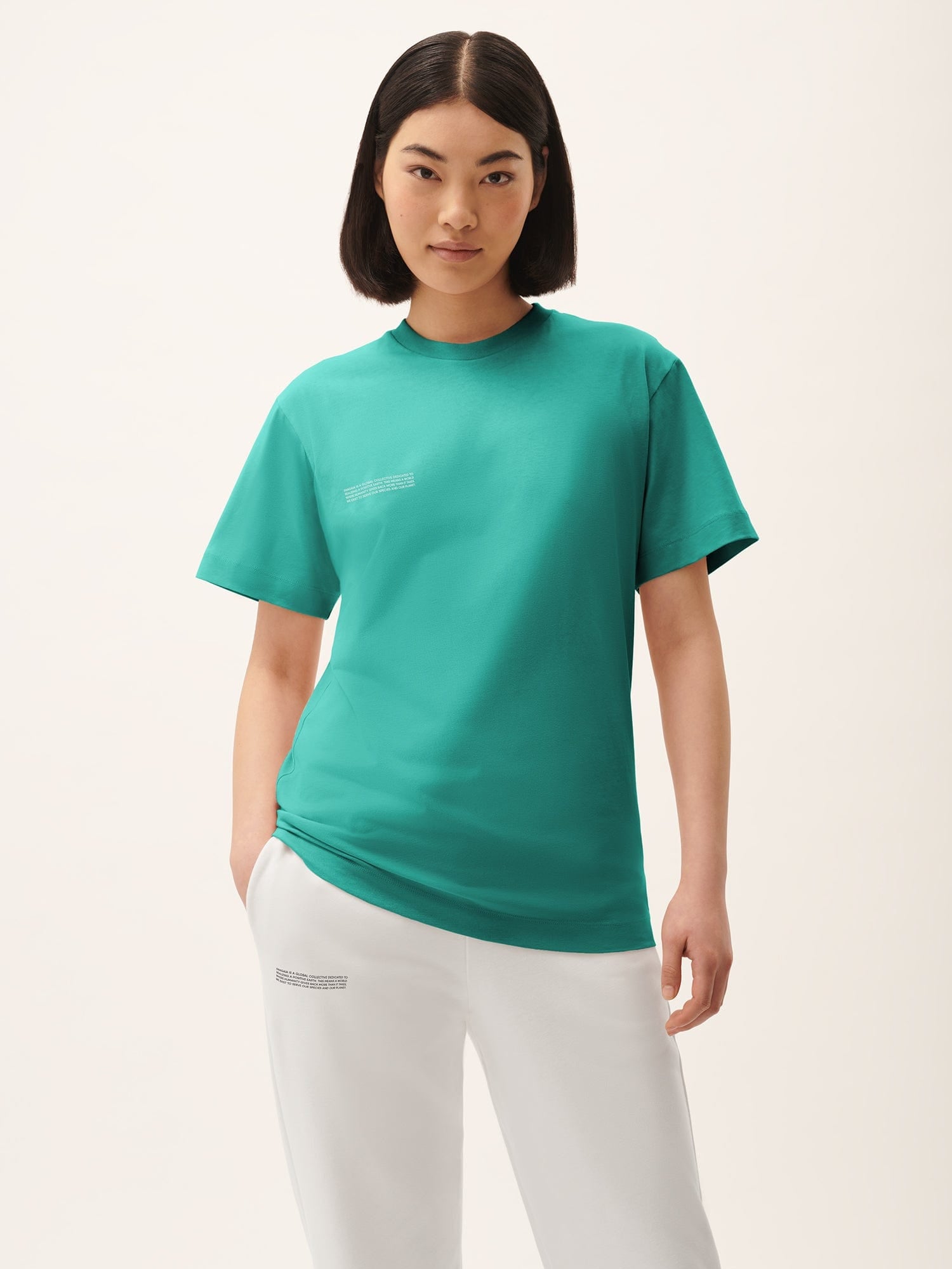 365-MIDWEIGHT-T-SHIRT-MALACHITE-GREEN-female-1.jpg?v=1745338289